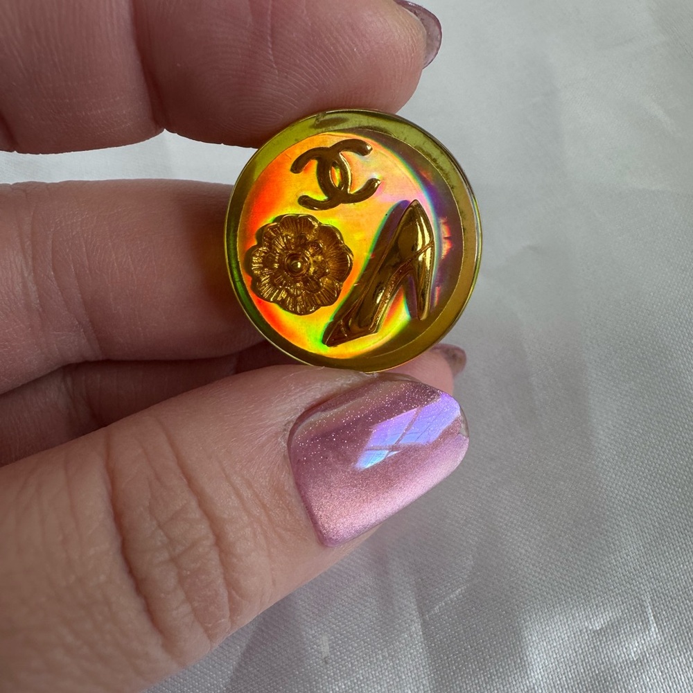 Chanel Rare 1997 Holographic Camellia Clip On Earrings - Picture 13 of 16